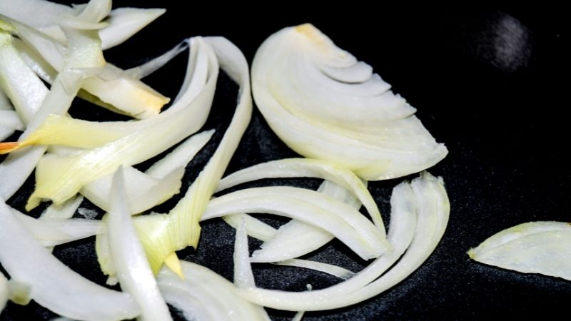 Cut raw onions