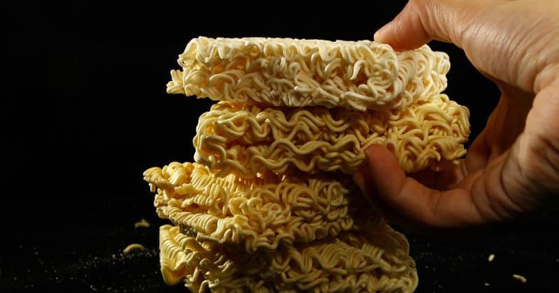 is-it-safe-to-eat-raw-ramen-noodles-explained