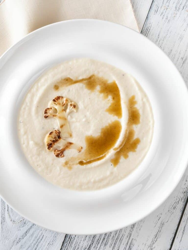 Cream of Cauliflower Soup with White Pepper