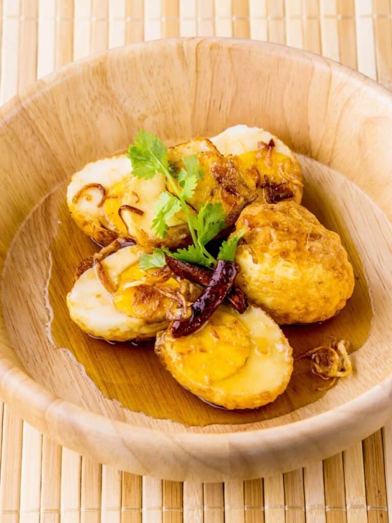 Egg with tamarind sauce