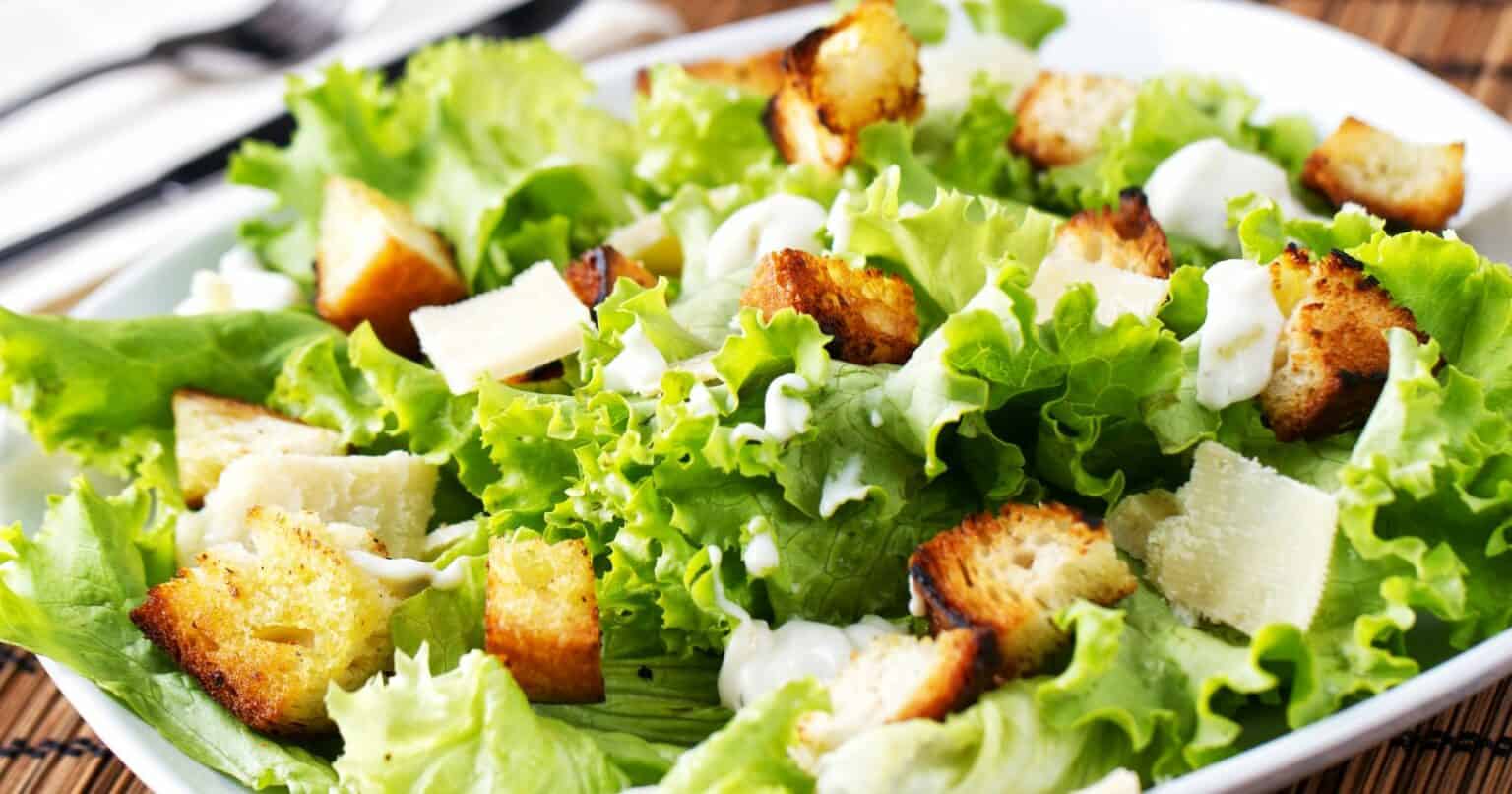 Is Caesar Salad Supposed to Be Spicy? Separating Myth From Tradition