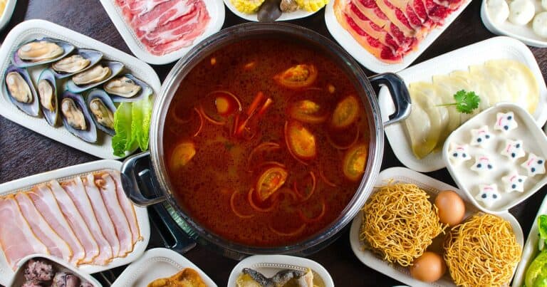 difference between hot pot and steamboat